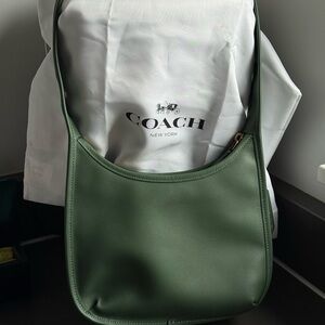 Coach Curve Zip Shoulder Bag | Hunter Green | Limited are-Issue